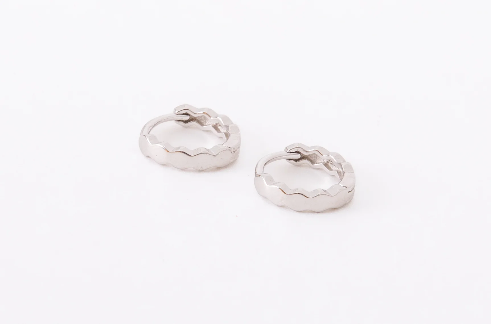 9 mm Crinkle Huggies - Image 10